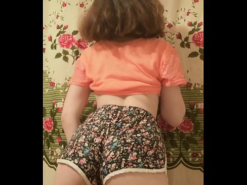 ❤️ Nena jove sexy despullant-se els pantalons curts davant la càmera ☑ Vídeo de sexe al porno ca.novoporn.ru ❌️❤