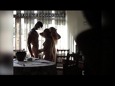 ❤️ Els amics sexuals conviden un home gegant i un trio amb ell ☑ Vídeo de sexe al porno ca.novoporn.ru ❌️❤