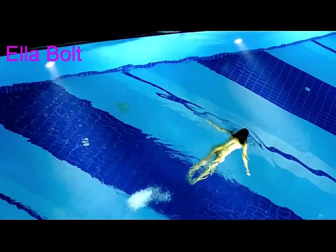 ❤️ No puc parar de mirar-la, jove rossa presa nedant nua a la piscina del complex ELLA BOLT ☑ Vídeo de sexe al porno ca.novoporn.ru ❌️❤