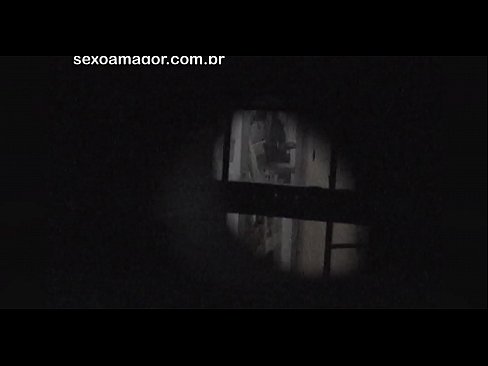 ❤️ Blondie és gravada en secret per un voyeur del barri amagat darrere de maons buits ☑ Vídeo de sexe al porno ca.novoporn.ru ❌️❤