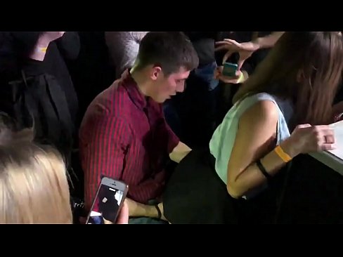 ❤️ Sexe real en una discoteca russa. Noia russa de 18 anys a l'anus i la vagina follada en una discoteca ☑ Vídeo de sexe al porno ca.novoporn.ru ❌️❤